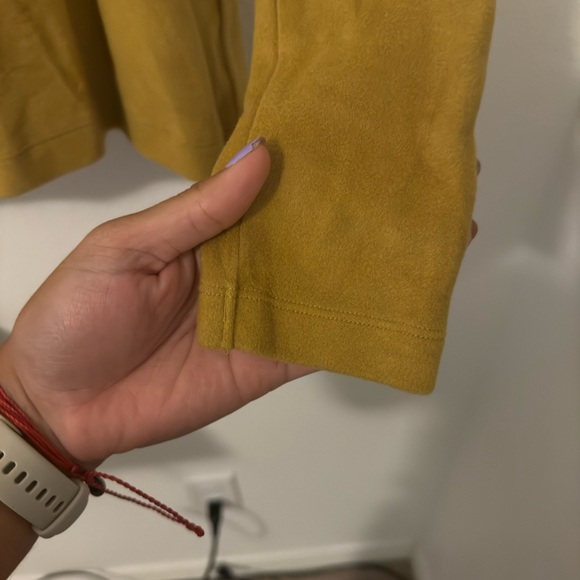 UNIQLO TURTLENECK - Picture 4 of 6